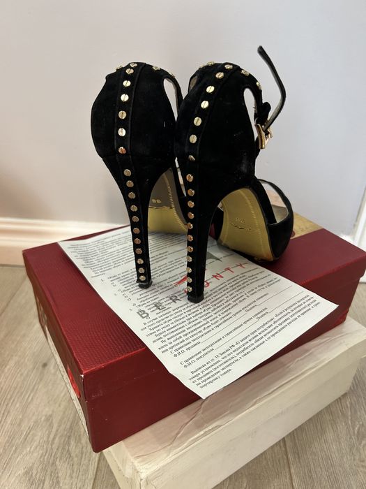 Босоножки женские