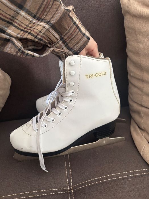 Фигурные коньки б/у в рабочем состоянии