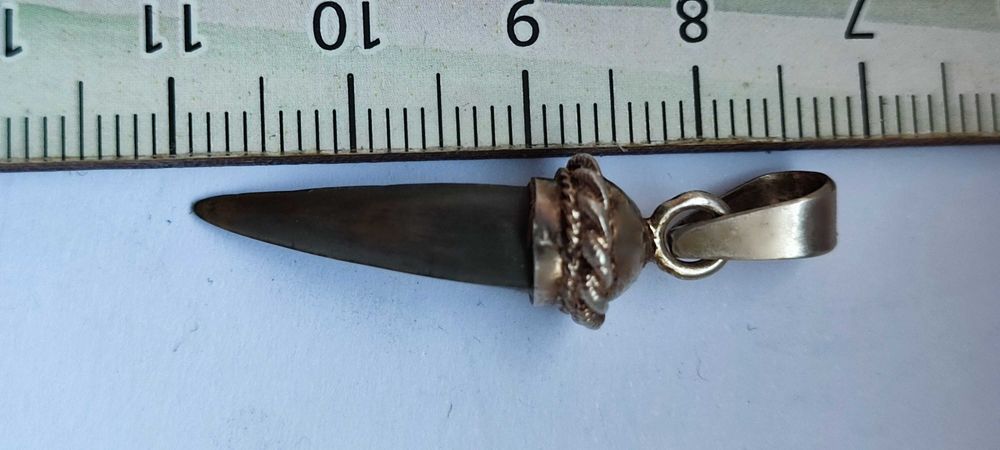 Амулет - ЗУБ древней акулы с серебряным наконечником