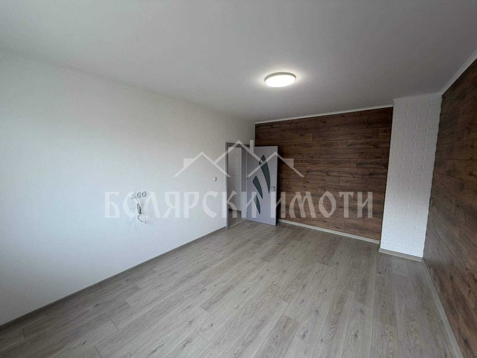 Реновирана Южна гарсониера в кв.Бузлуджа