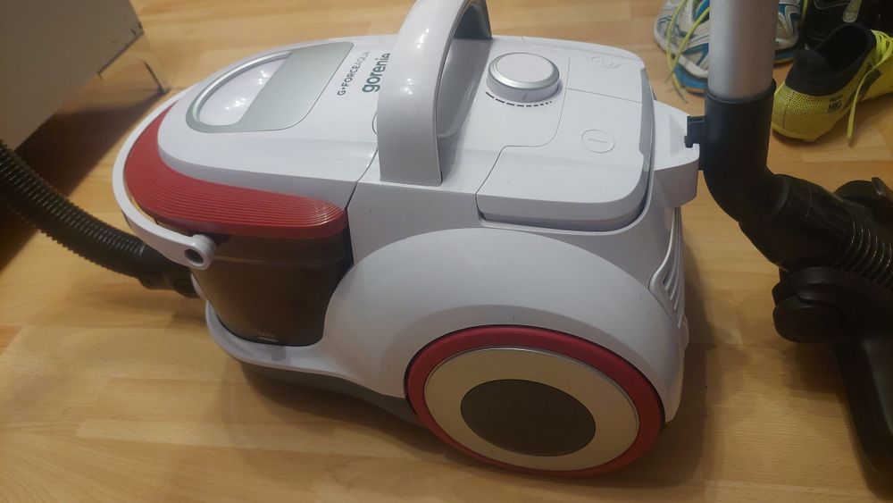 Aspirator fără sac cu filtrare prin apa Gorenije