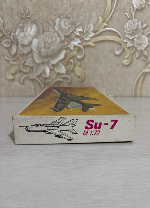 Продаётся винтажная сборная модель самолёта Sukhoi Su-7 в масштабе1:72