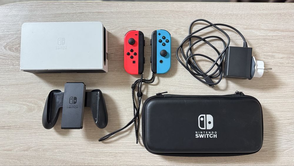 Продам Nintendo Switch OLED