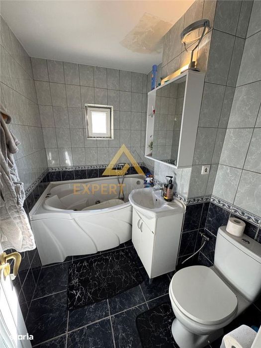 Apartament de vanzare 3 camere + garaj Str. Moldovei
