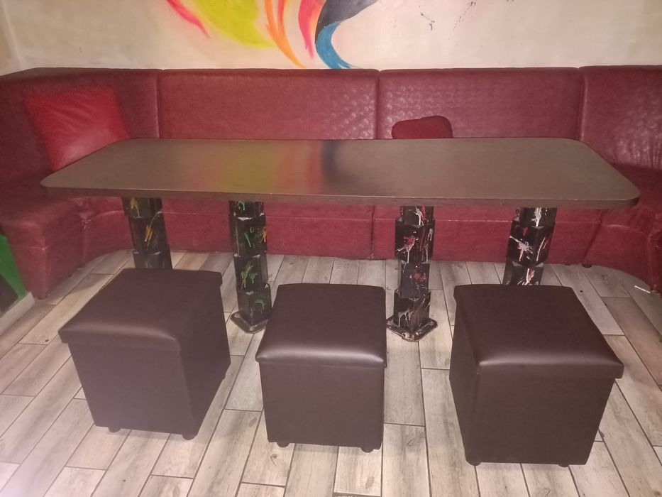 Продам комплект диван+стол+пуфики