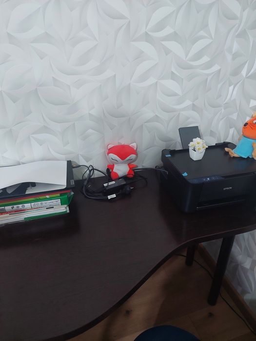 Продаётся письменный стол