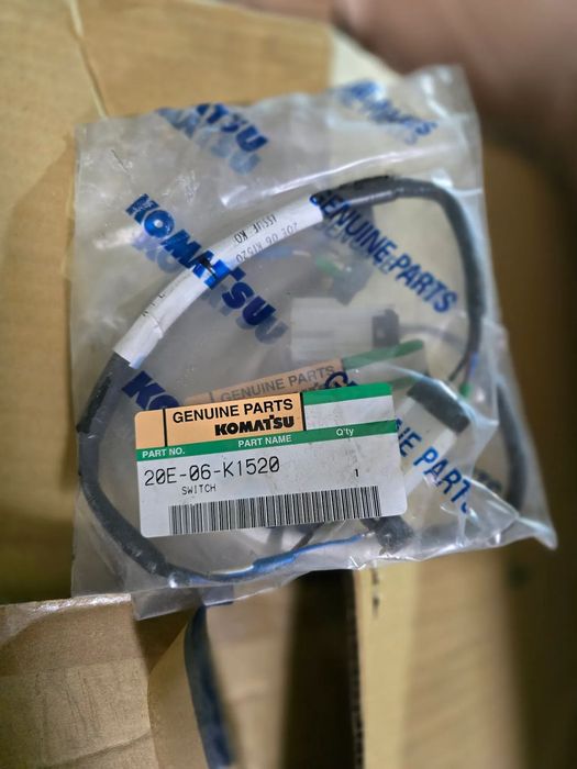 Switch / Comutator Original Komatsu 20E-06-K1520 - Nou