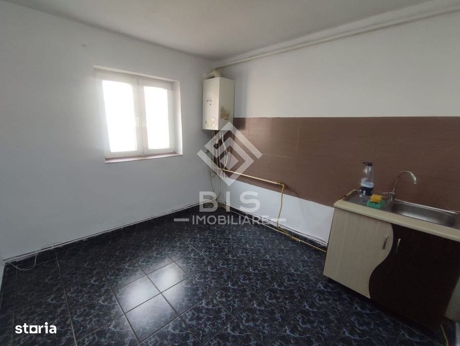 Apartament 3 camere de vanzare.