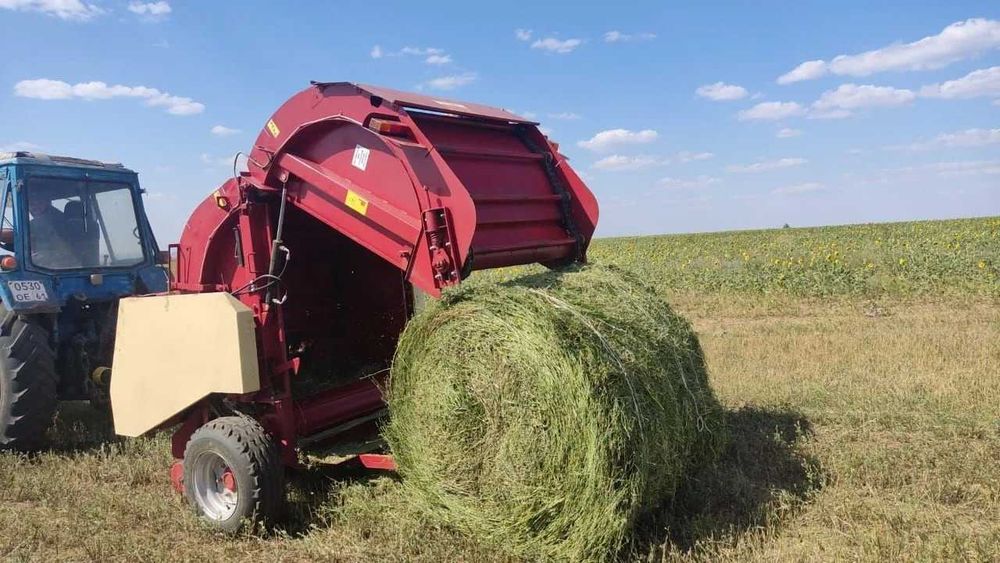 Рулонный пресс-подборщик ПР-145