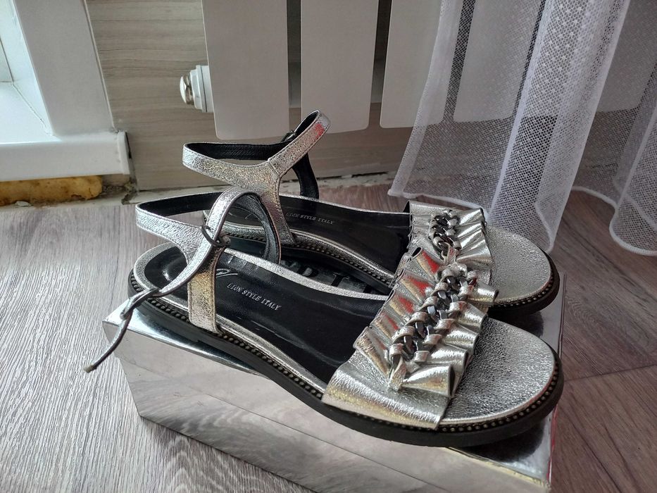 Продам женскую/для девочки обувь