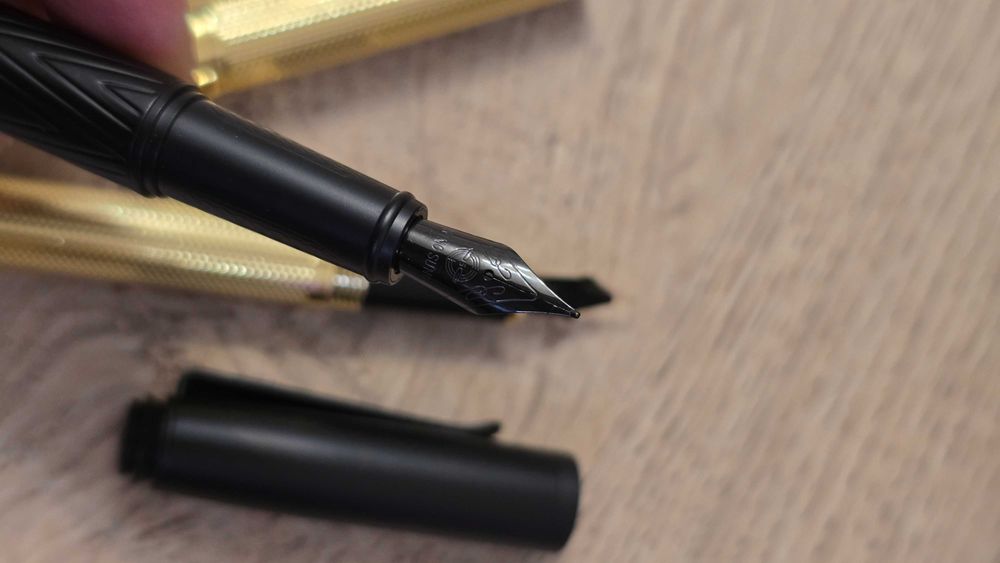 Stilou premium model deosebit pentru pasionati, cadou GOLD sau NEGRU