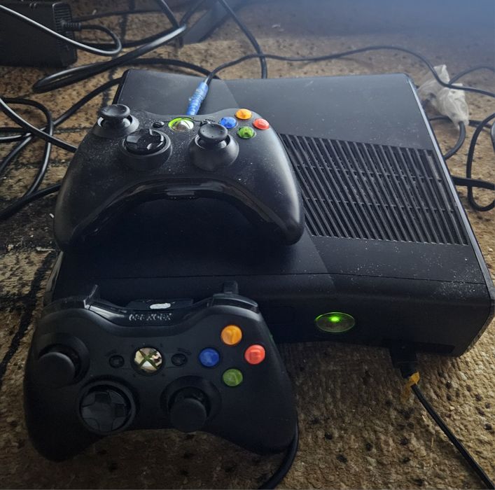 Xbox 360 Slim +игры