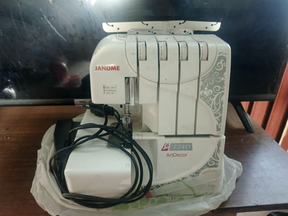 Срочно продам оверлок janome artdecor 724d