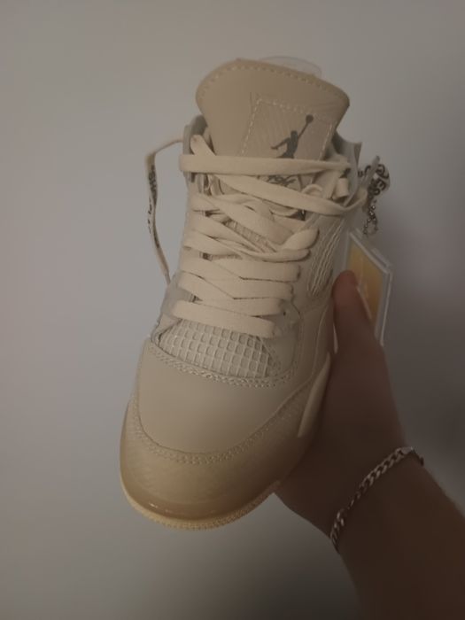 Jordan 4 noi in cutie