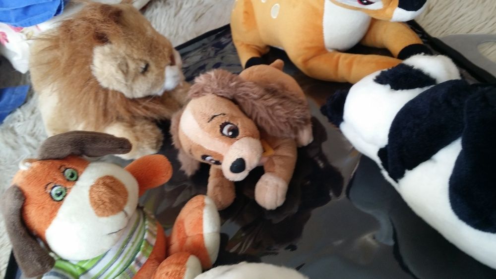 Хелоу Кити Лъв, кучета (101 далматинци). Пчела, заек,  пингвин и др.