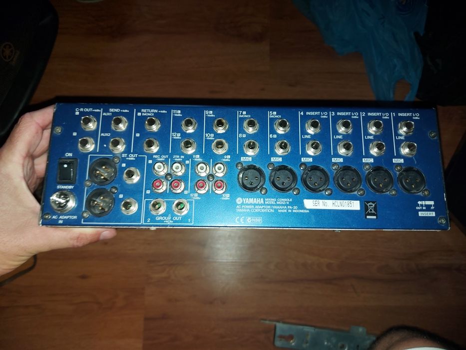 Casti cu fir  Bose , Bang&Olufsen.Mixer Yamaha MG12/4