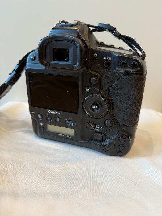 Canon 1Dx Mark I + батерия и зарядно