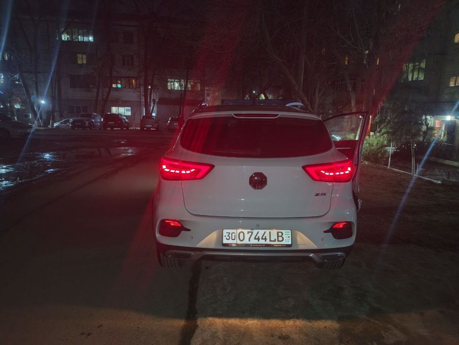 MG ZS mashinasi sotiladi