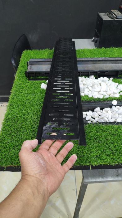 Брусчатка ва газон орасига бардюр орнига дренаж латок+копког