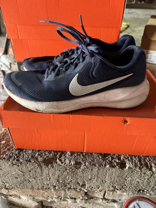 Nike Revolution 7
