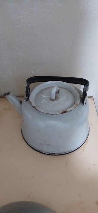 Чайники б.у металические