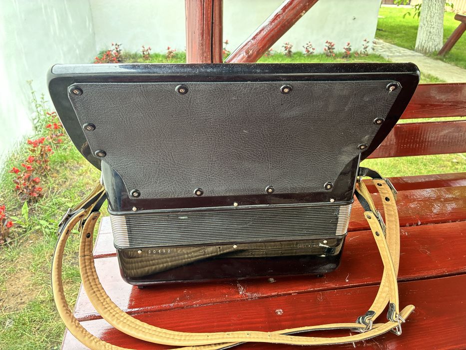 Acordeon italian Sonola Guerrini cu 72 de basi
