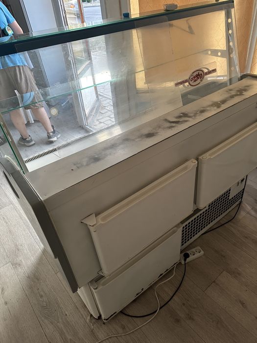 Витринный холодильник