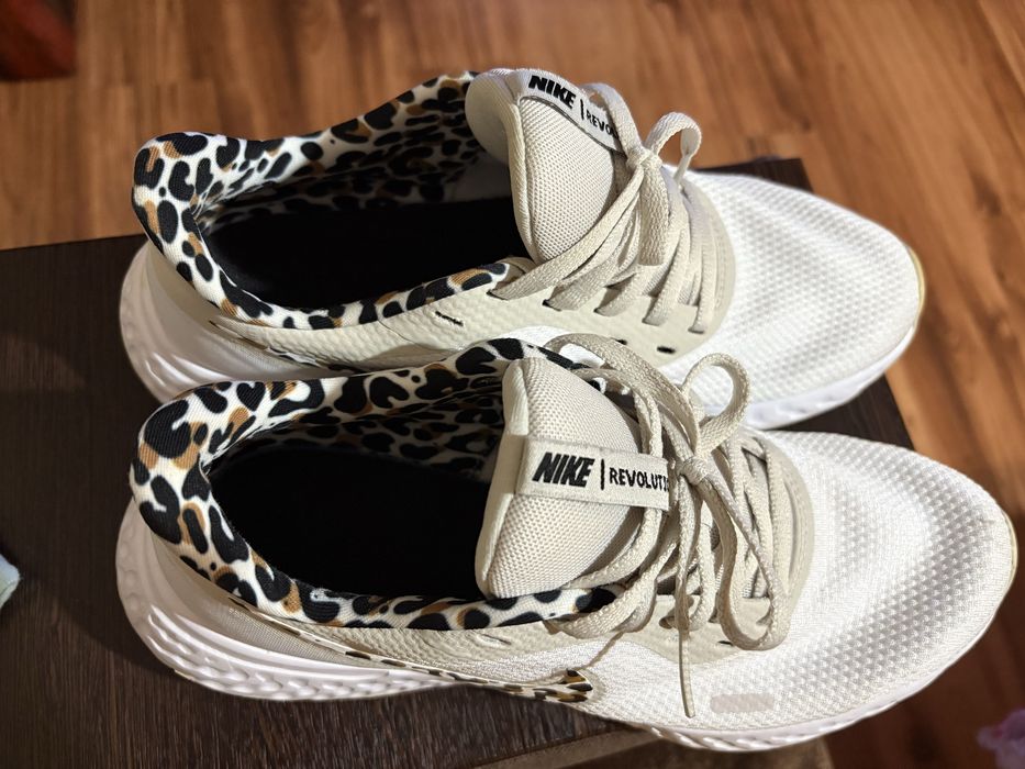 Дамски маратонки -  Nike Revolution