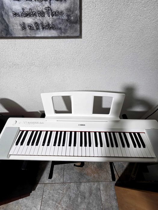 Pian digital Yamaha PIAGGERO NP15WH ALB