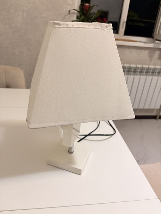 Настольная лампа