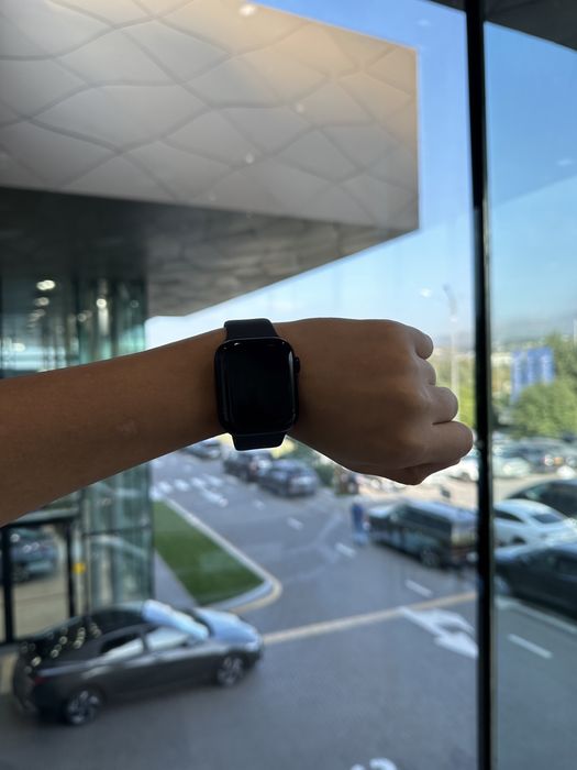Продам Apple Watch 9 в отличном состоянии