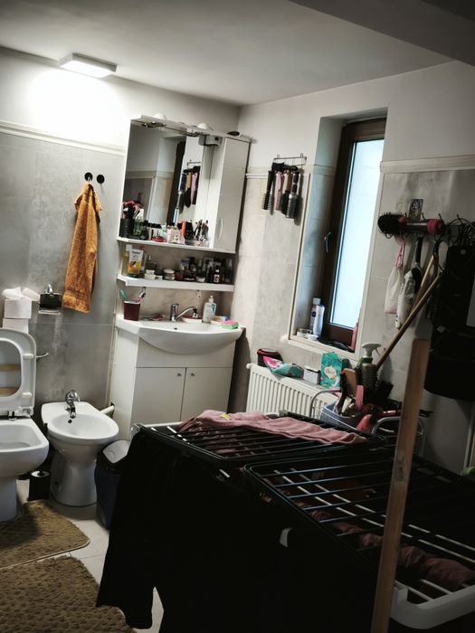 Casa de vânzare utilată și mobilată,