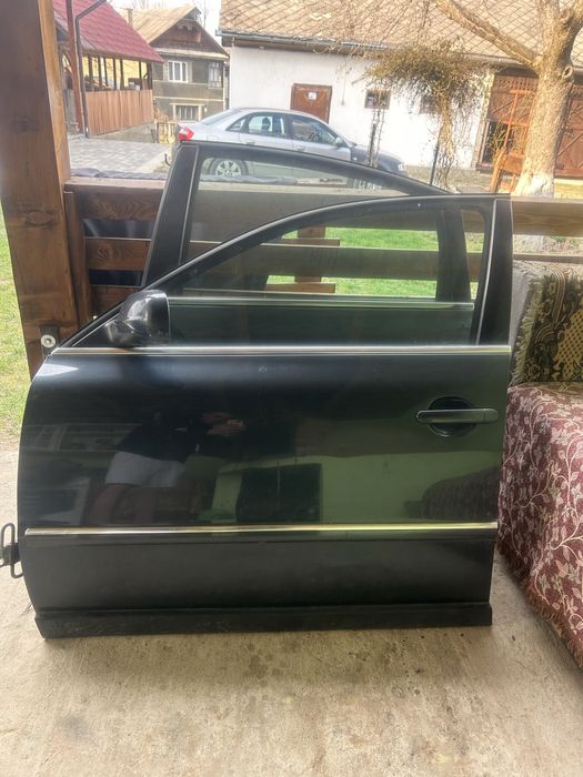 Vând uși fața spate în stare perfectă vw pasat b5 2001