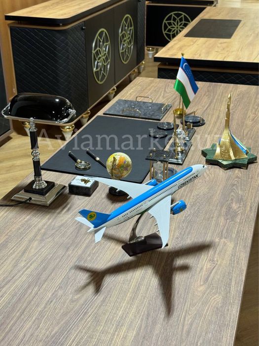 Самолет модель Airbus A320 Uzbekistan Airways сувенир/игрушка