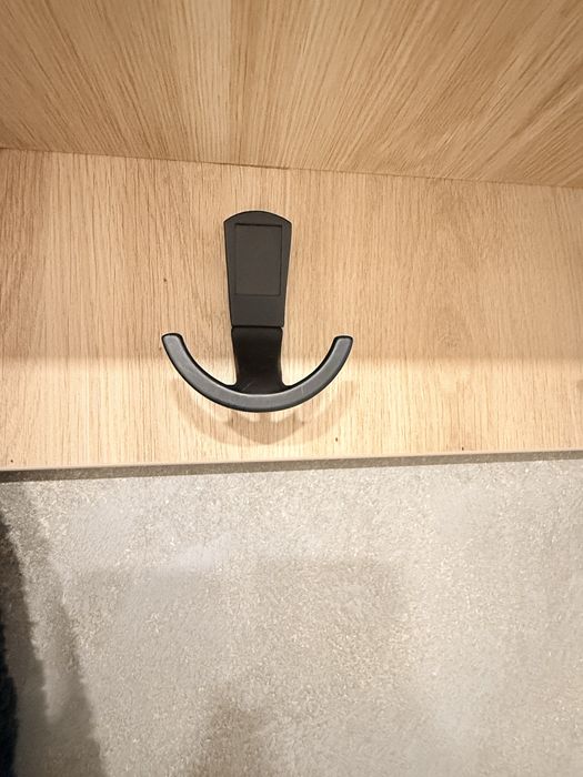 Продавам Шкаф за обувки по поръчка и закачалка– 150см