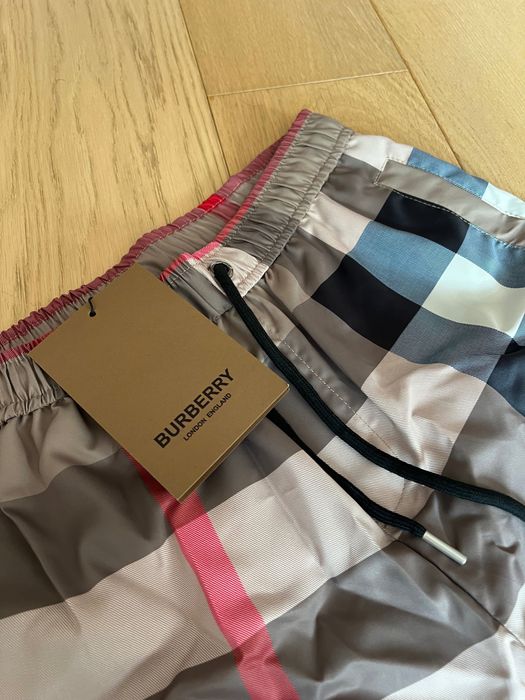 Бански "Burberry"