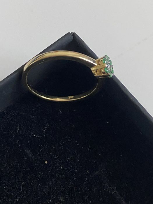 Inel de aur de 14 k cu zirconii verzi