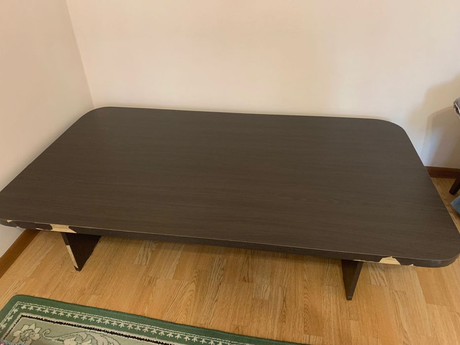 Продам б/у жер стол размер 160*90, высота 36 см