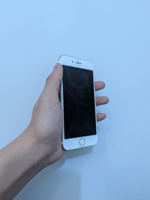 iPhone 7 (32 ГБ, АКБ - 50%).