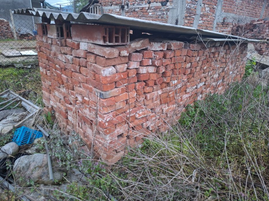 Продавам тухли единички и цигли