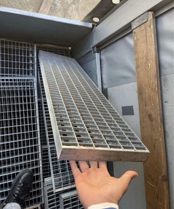 Trepte zincate galvanizate
