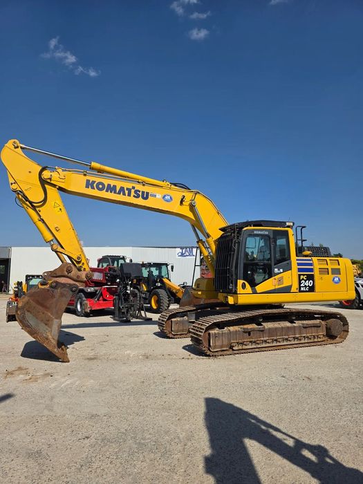 Komatsu PC240 NLC-11 Excavator pe senile