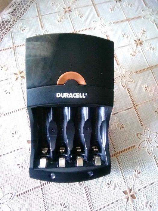 DURACELL încărcător sau redresor ptr baterii acumulatori.