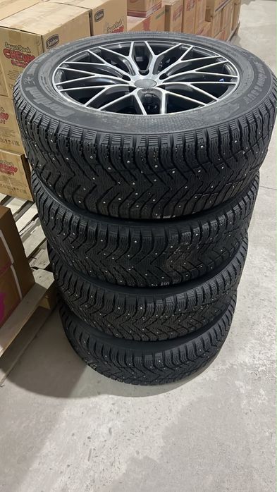 Продам новые зимнию резину с диском