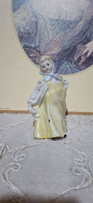 Statuetki sovetskih vremen raznie