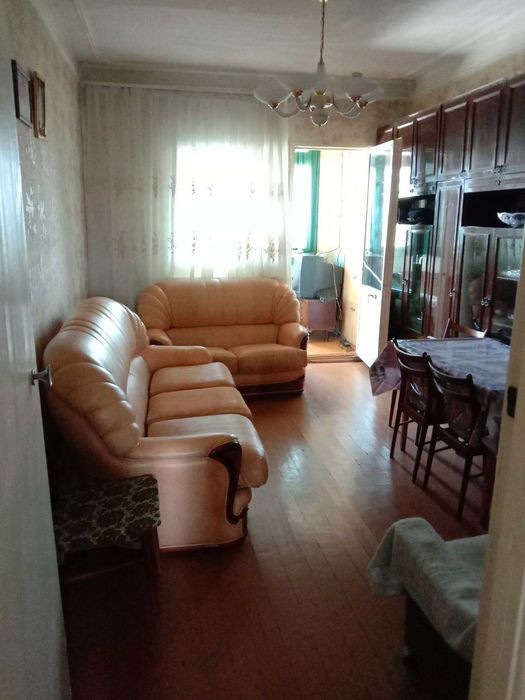 Продаем свою трех-комнатную квартиру в центре города Ц-5