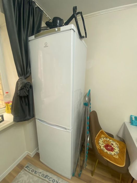 Холодильник Indesit