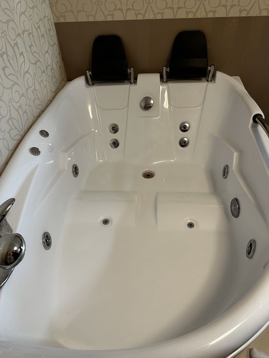 Vand cada cu hidromasaj  cu baterie inclusa