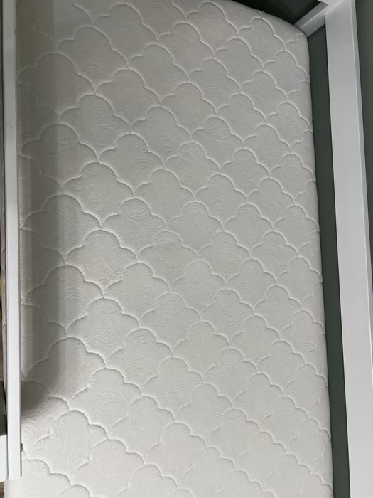 Детская кровать с матрасом