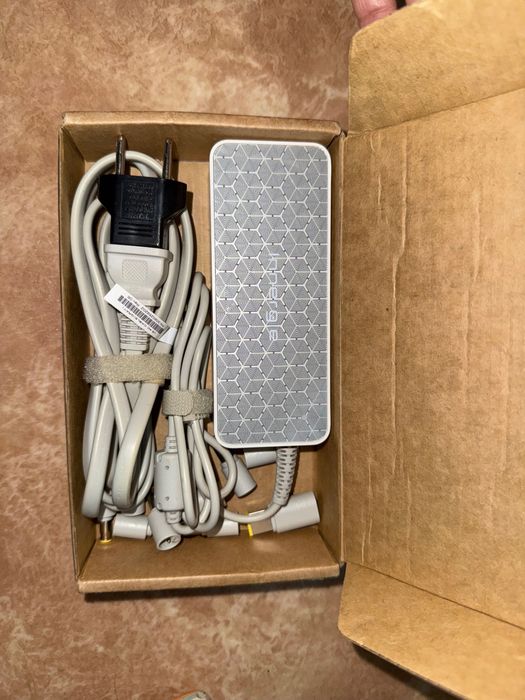 Универсальный блок питания Innergie